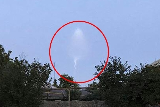 Неопознанный летающий объект извивался спиралями в небе над Шахтами