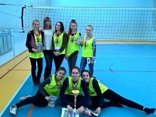 Шахтинские волейболистки победили в зональном этапе спартакиады «Серебряный мяч»
