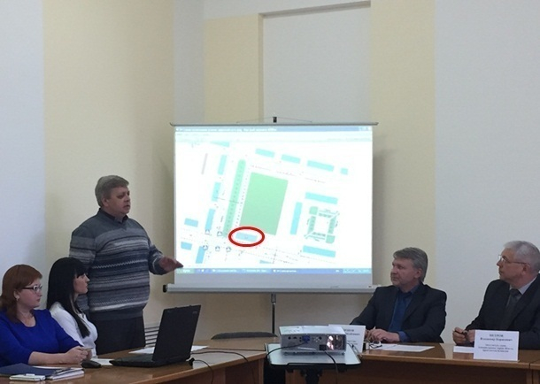 Уволили директора шахтинской школы, протестовавшего против застройки футбольного поля в посёлке Машзавод