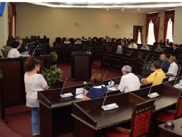 Нарушения в декларации о доходах обнаружены в Шахтах у 11 депутатов