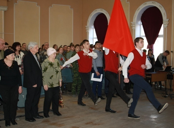 «Юные патриоты России» из Шахт поздравили ветеранов войны
