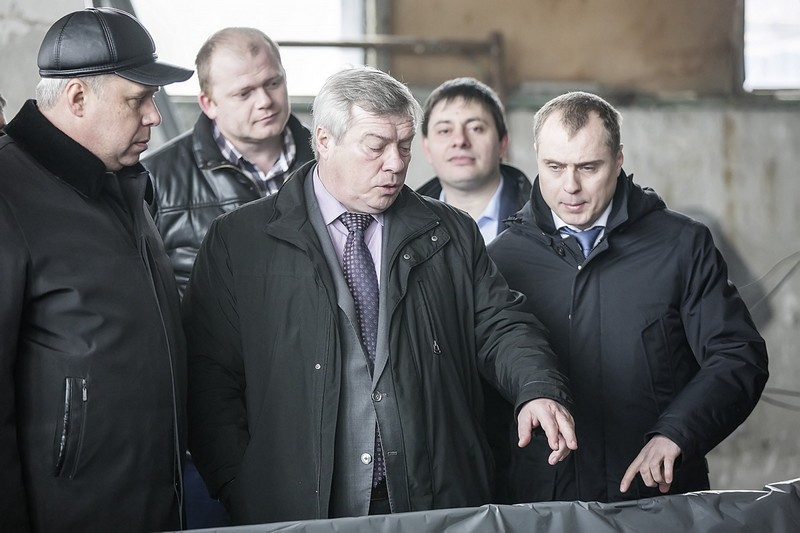 Губернатор Василий Голубев потребовал скорее ввести в эксплуатацию насосную станцию в шахтинском поселке Майский