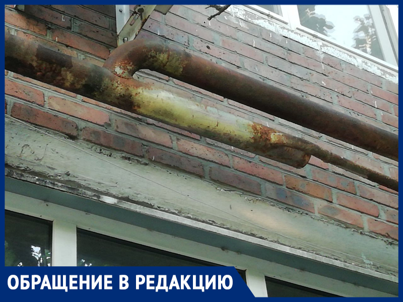 Четверть века не красили газовые трубы на Петровке в Шахтах: кто должен отвечать за безопасность имущества