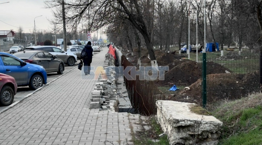 Проход для пациентов к БСМП в Шахтах не могут достроить из-за перебоев в финансировании — подрядчик