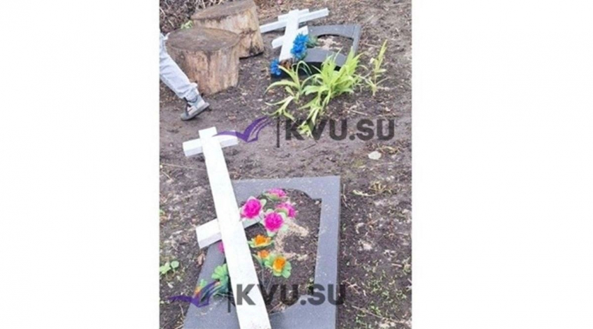 Жительница Шахт сообщила о случаях вандализма на кладбище по улице Воровского