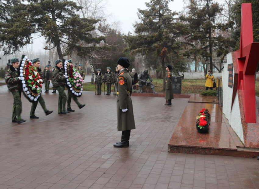 В Александровском парке почтили память Героев Отечества