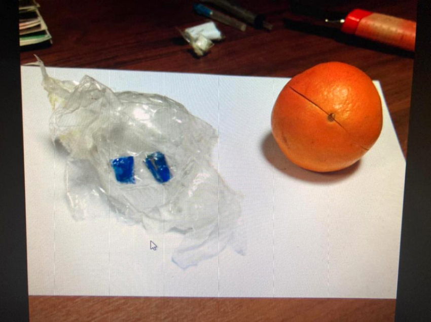 Сотрудник ГУФСИН не съел апельсин, а нашел в нем наркотики