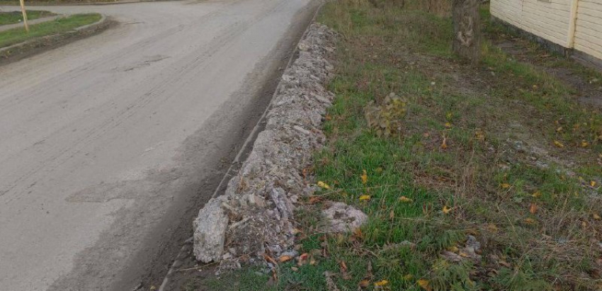 Жители Шахт возмущены беспорядком после замены электростолба