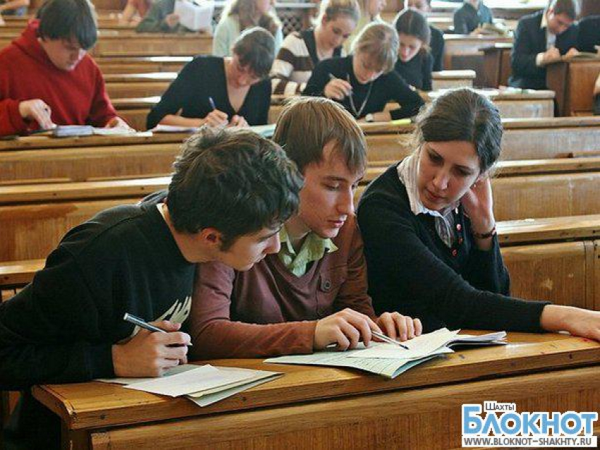Школьники Шахт смогут сдать и пересдать ЕГЭ досрочно, а студентам выдадут паспорта