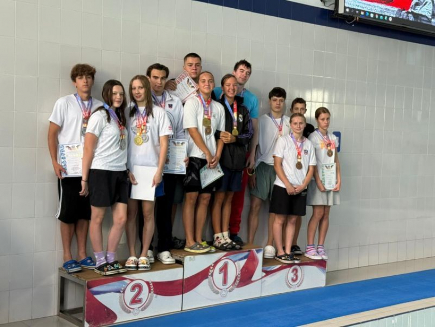 Шахтинцы успешно выступили на областных соревнованиях по плаванию