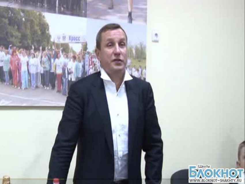 Воспитанники шахтинского спортивного клуба «Кумган» поздравили Александра Смирнова с юбилеем