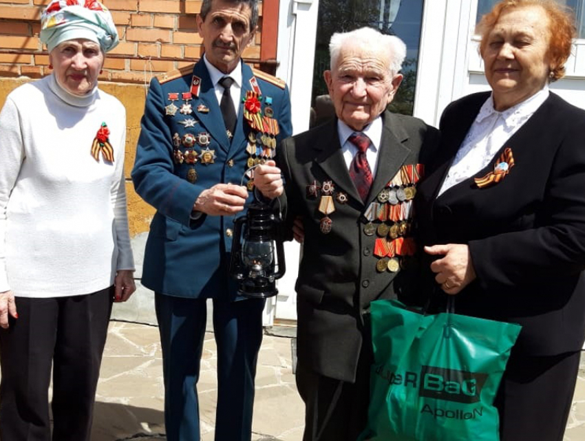 Участников Великой Отечественной поздравили представители шахтинского Совета ветеранов