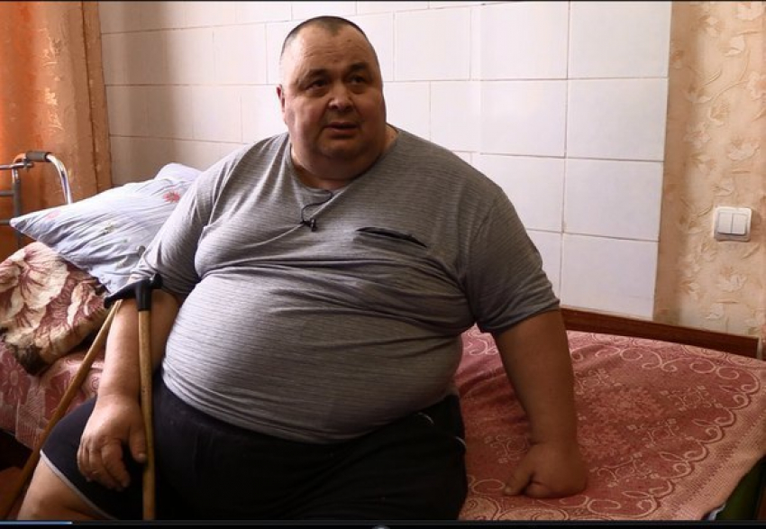 300-киллограммовый житель Шахт стал затворником из-за своего веса