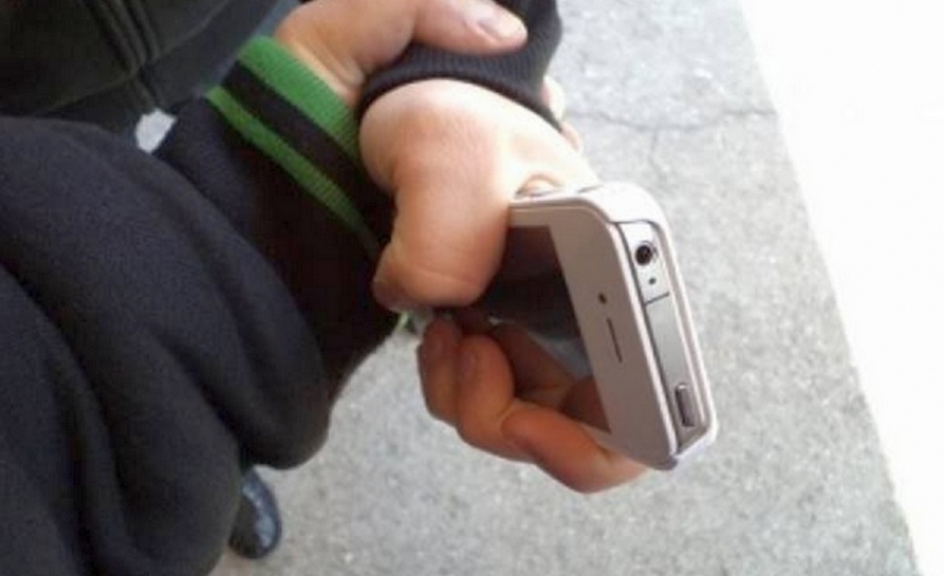 19-летний шахтинец «отжал» мобильник у незнакомца и теперь пойдет под суд