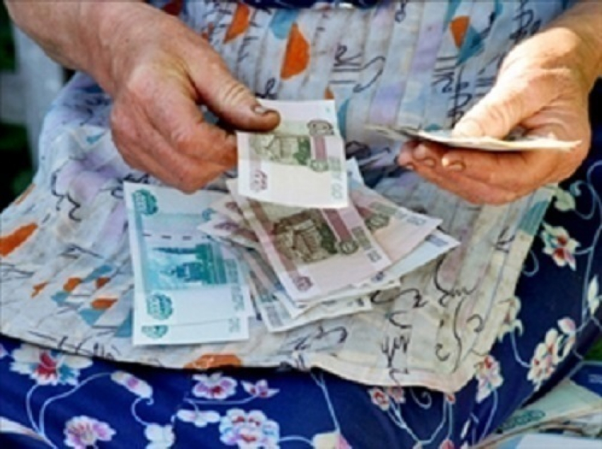 Самозванка обманом забрала у шахтинской пенсионерки 95 000 рублей