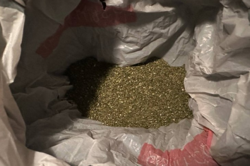 Задержали подозреваемого в хранении наркотиков в Шахтах 