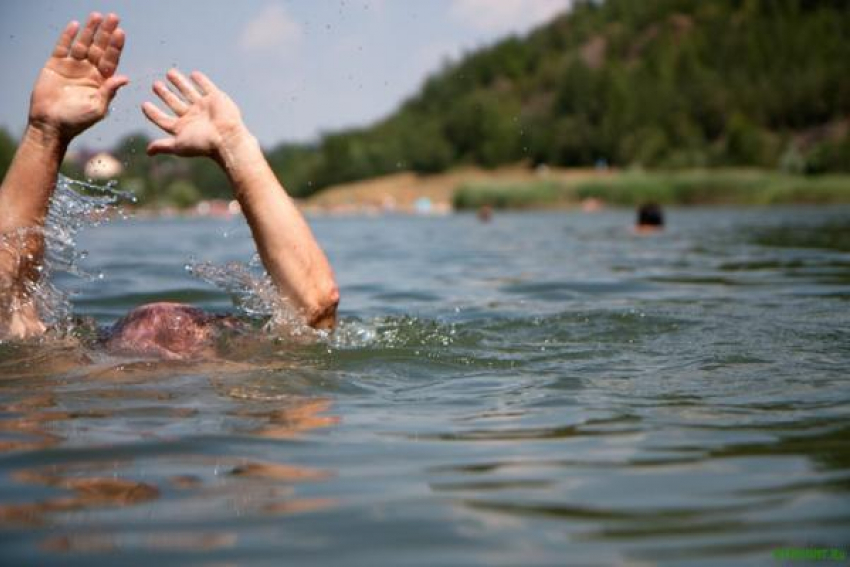 Мужчина с судимостью утонул на пруду ГРЭС в Шахтах