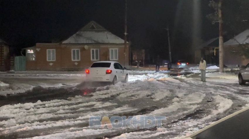 Аварийно-опасное ледяное кольцо образовалось в Шахтах