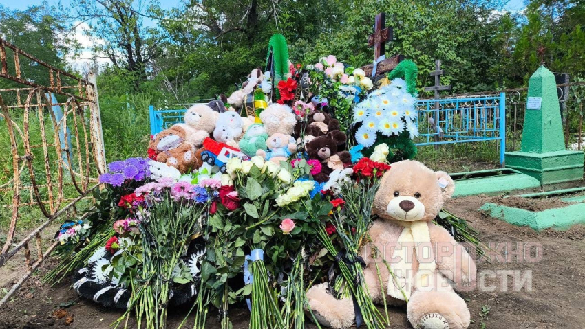 Сегодня в Шахтах простились с 4-летним Максимом, погибшим при атаке БПЛА в Архипо-Осиповке