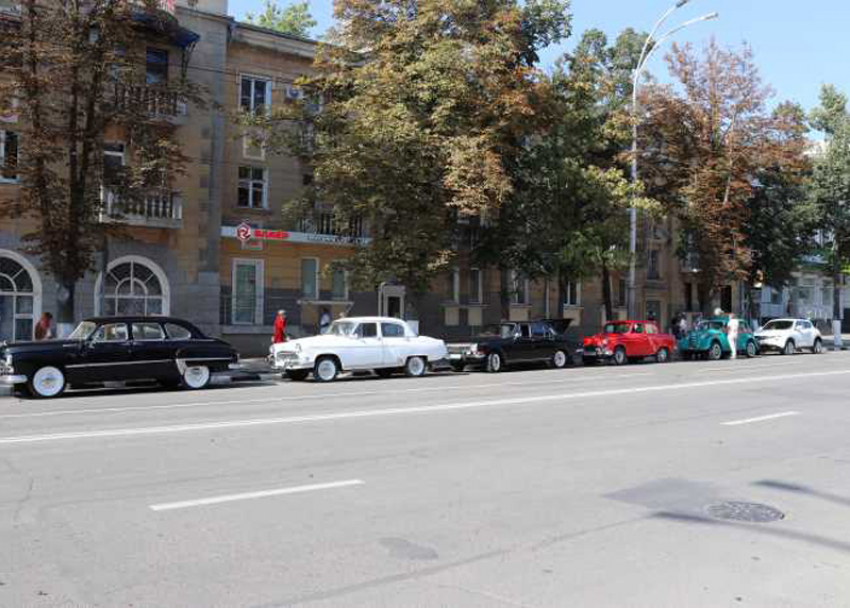 Впервые в Шахтах организовали автопробег ретро-машин