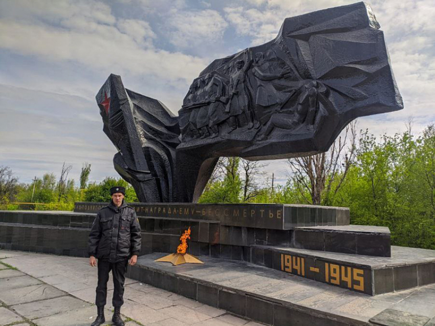 Более 100 шахтинских казаков стоят на страже мемориальных комплексов