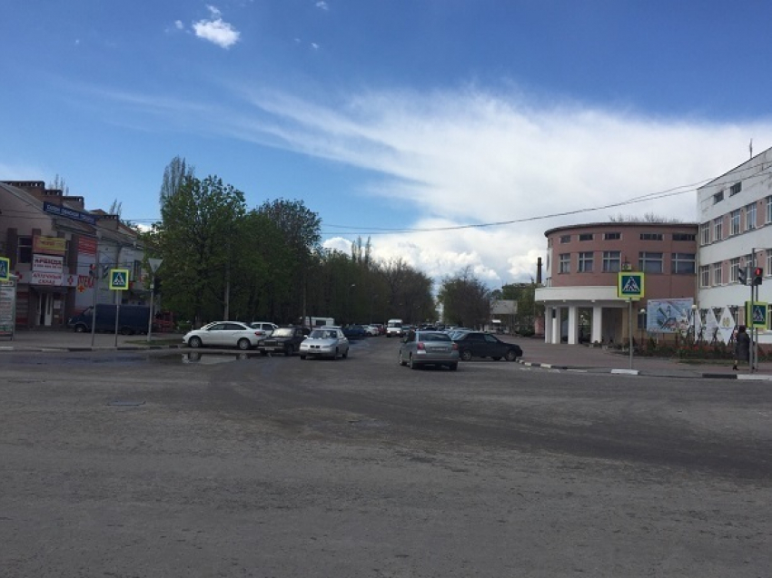 В проекте ремонта улицы Шевченко в Шахтах не предусмотрели парковку и уже установленный светофор