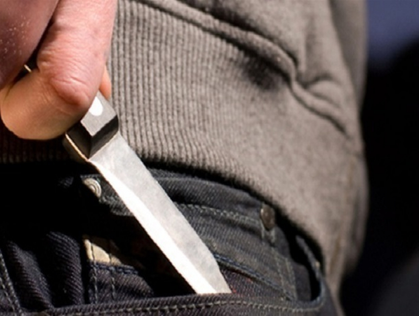 Нож стал последним аргументом в споре 57-летнего мужчины со своим знакомым под Шахтами