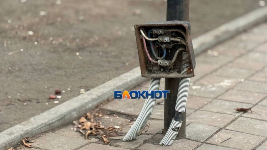 Открытые провода в центре Шахт представляют опасность для детей
