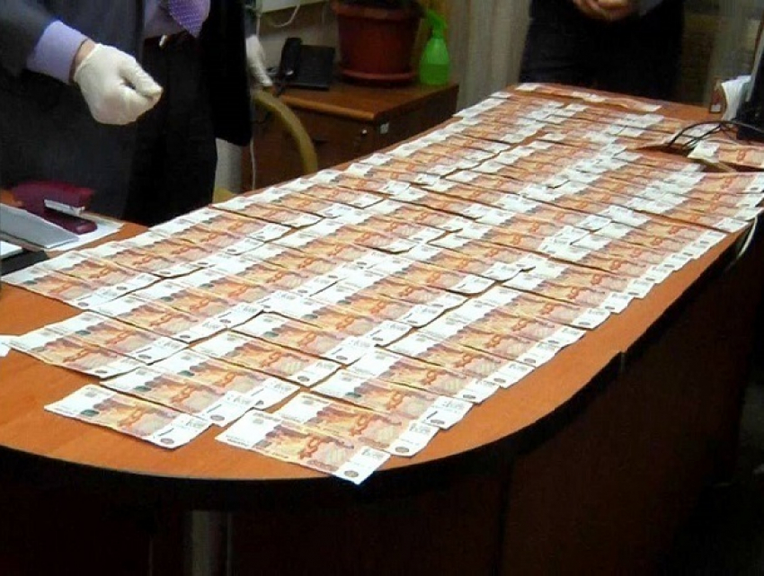 Штраф в почти 200 тысяч рублей заплатит шахтинский адвокат за передачу взятки