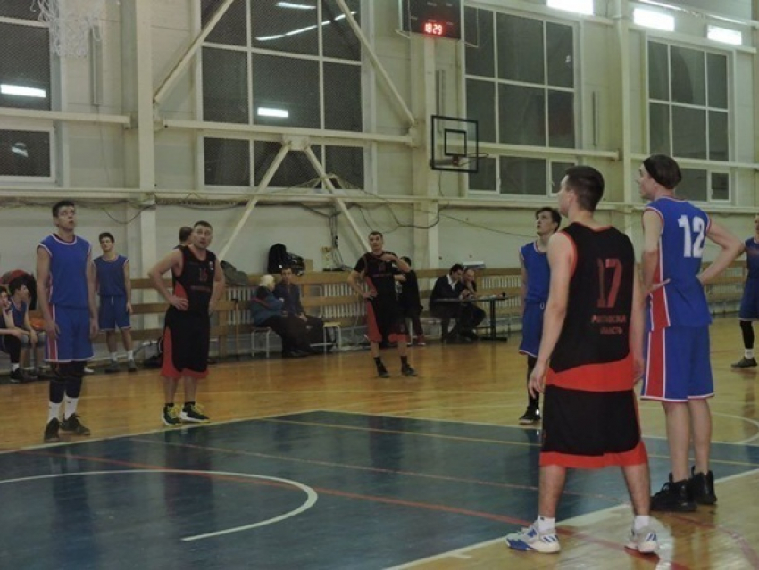 В Шахтах стартовал городской турнир по баскетболу