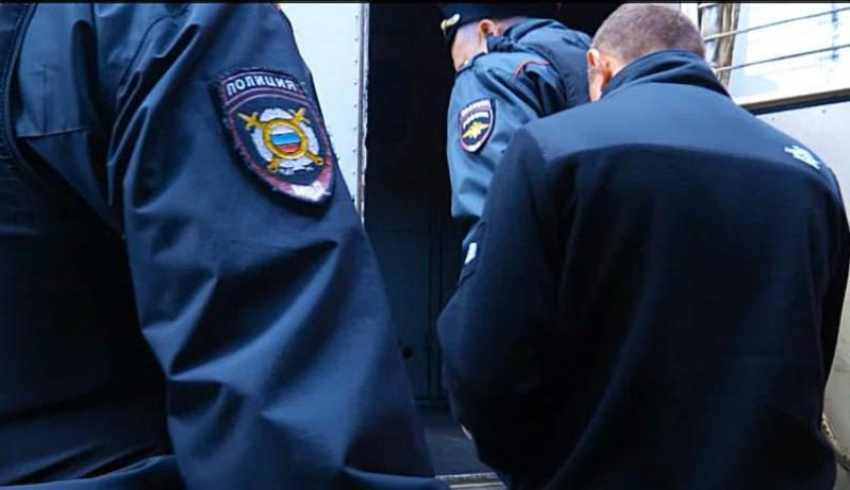 Мужчина угнал машину у своего брата и попал на ней в ДТП в Шахтах