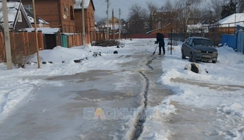 Улица Куйбышева в Шахтах тонет в канализации с декабря месяца 