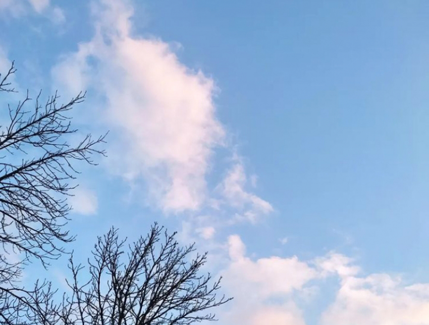 Солнечный, но пока не очень теплый день обещают шахтинцам в субботу