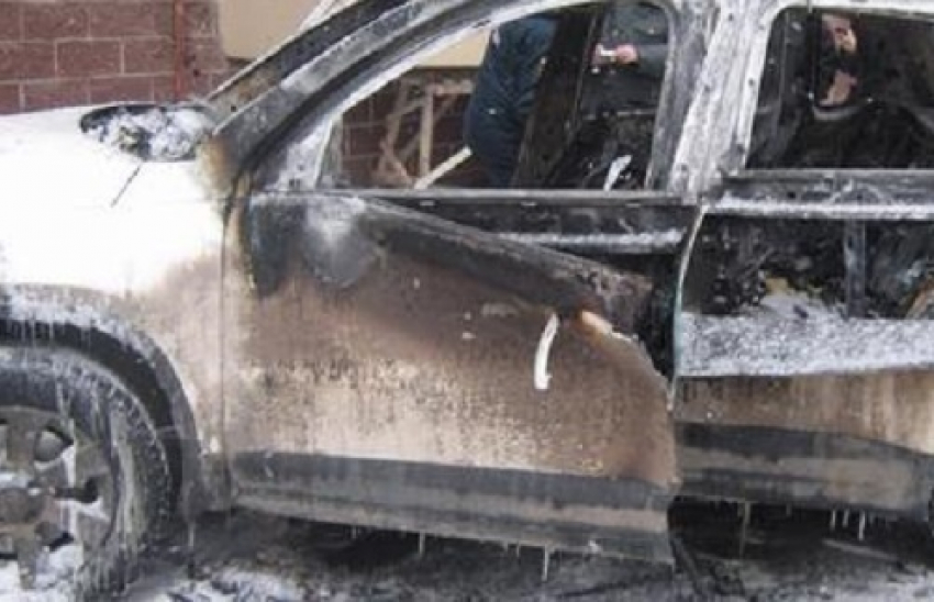 В Шахтах сгорел еще один автомобиль