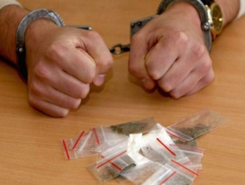 Шахтинец осужден на 13 лет за то, что заставлял несовершеннолетних употреблять наркотики