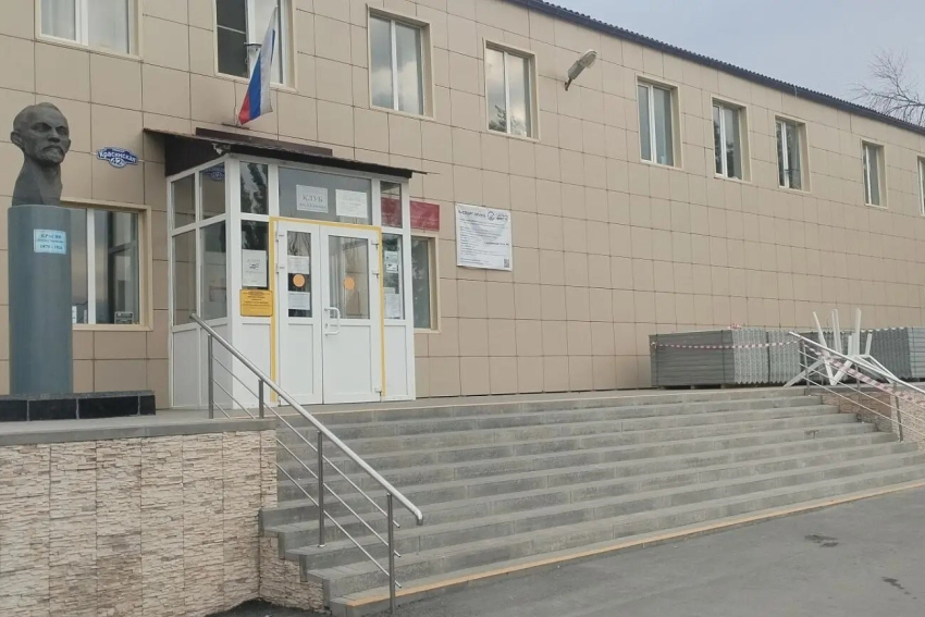 В клубе имени Л. Красина в Шахтах идёт ремонт кровли