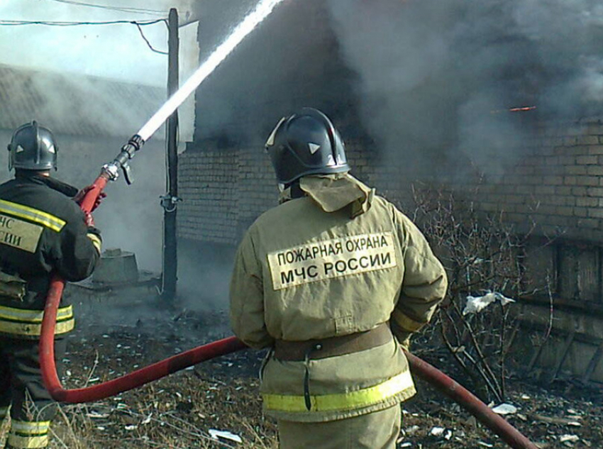 В пожаре в Шахтах на Обухова сгорело 20 квадратных метров помещения