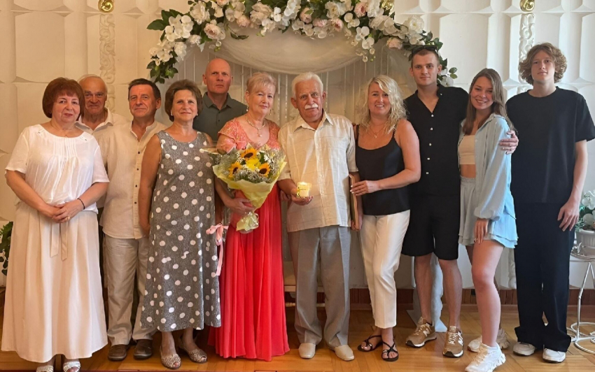 Супруги Мельниковы из Шахт отметили «золотую свадьбу"