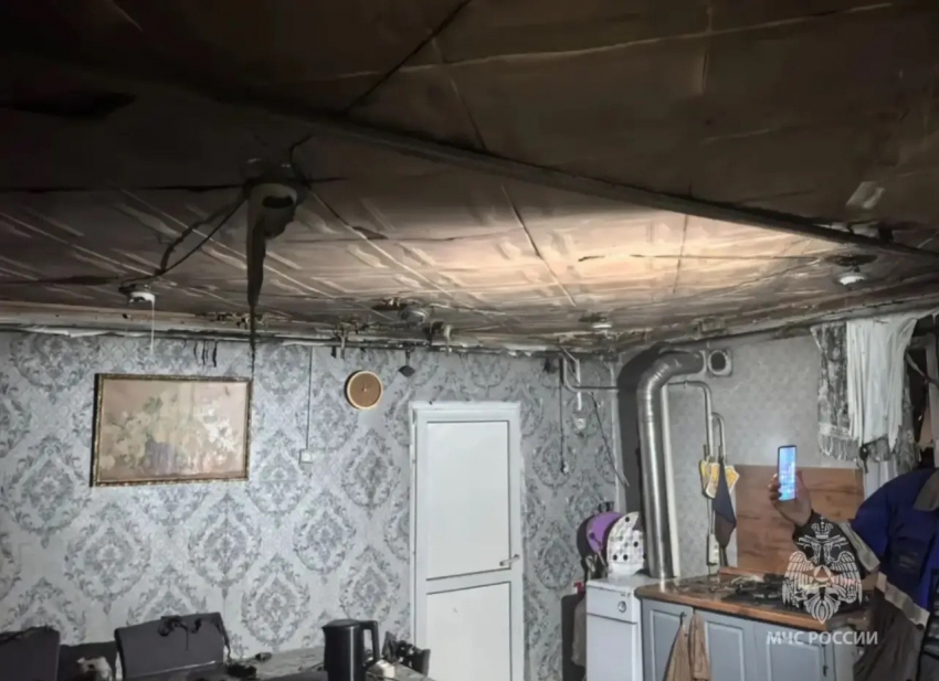 В Шахтах на улице Новаторов в частном доме загорелась кухня