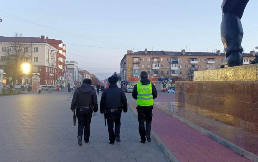 Дружинники регулярно патрулируют улицы города Шахты