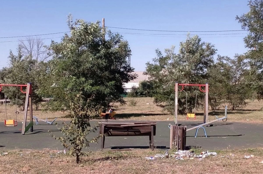 Единственный парк на Артеме в Шахтах превратился в свалку