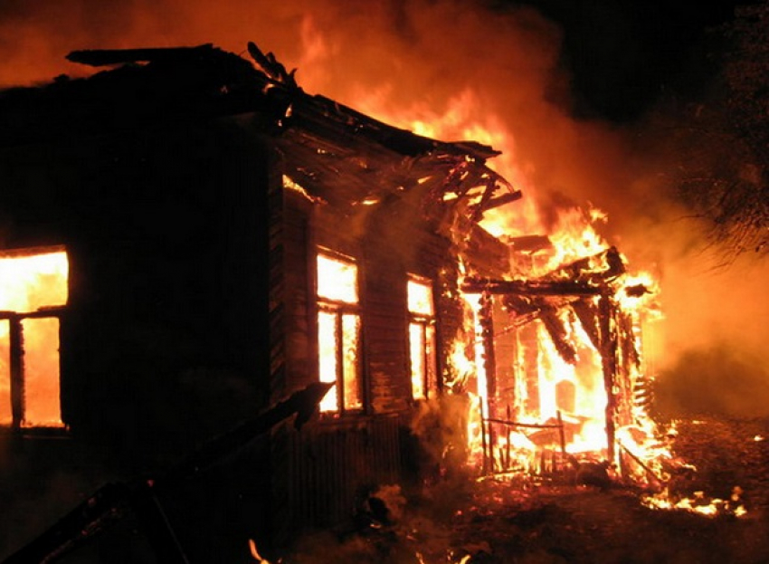 В Шахтах при пожаре сгорела неопознанная женщина