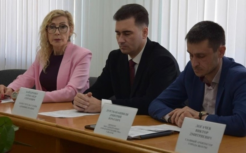 Гранитные плиты на «Вечном огне» в Александровском парке в Шахтах пообещали заменить