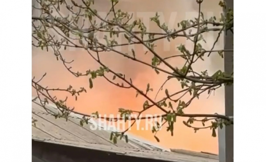 Загорелся частный дом в центре Шахт