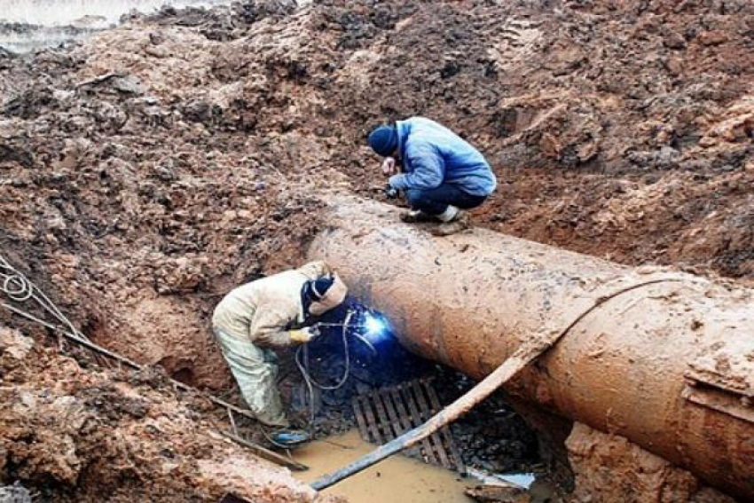 Выделены средства из резервного бюджета области для ремонта водопровода и теплосетей в Шахтах