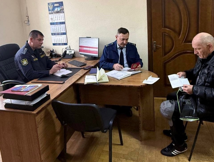 Совместный прием граждан провели прокурор города Шахты и начальник отдела судебных приставов