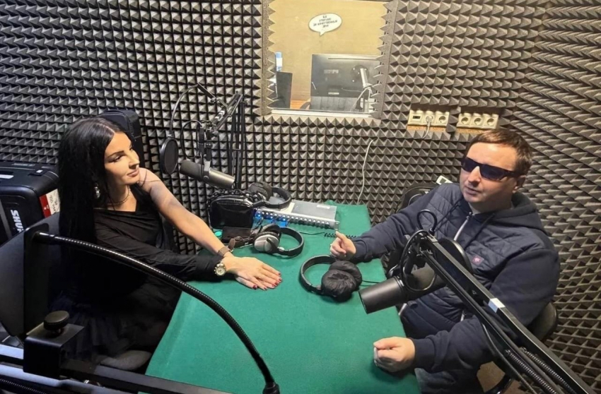 Незрячий певец из Шахт Виктор Тартанов позвал в гости на радио экс-жену Пьера Нарцисса