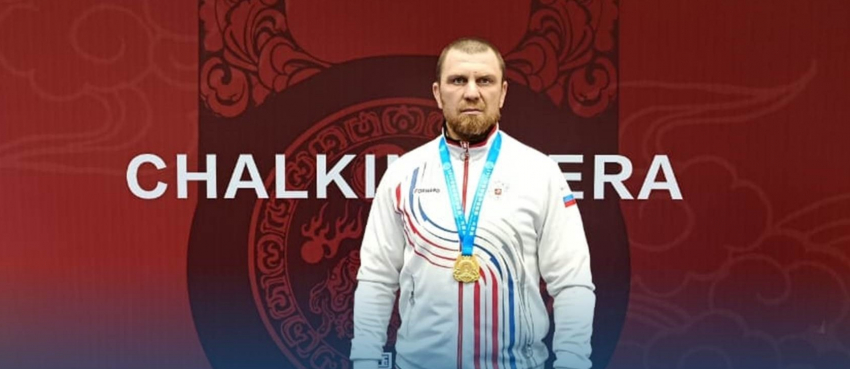 Шахтинец взял золото на чемпионате мира по гиревому спорту в Китае