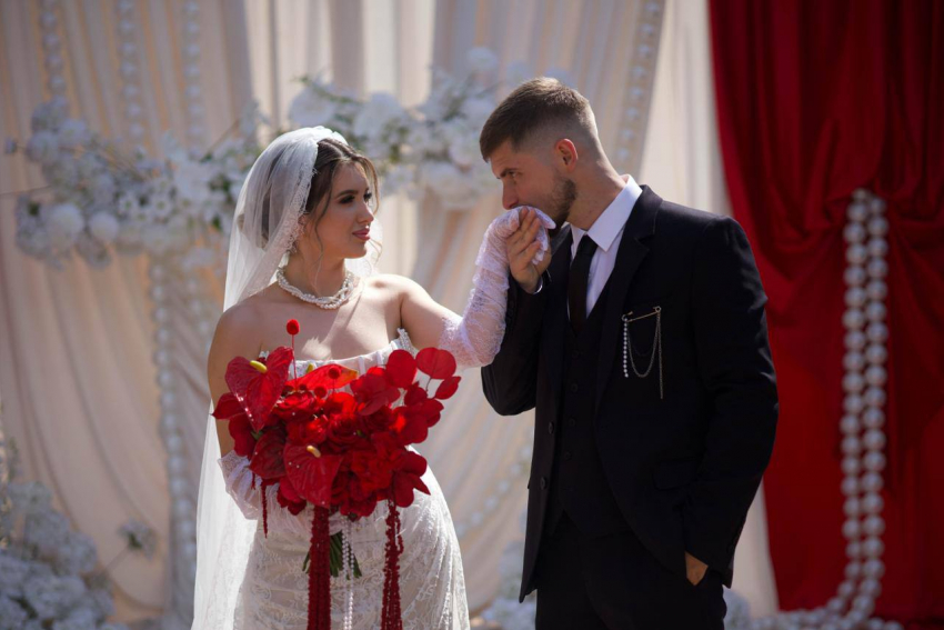 Блогер Диана Рудова поделилась, во сколько обошлась им свадьба в Шахтах в 2025 году