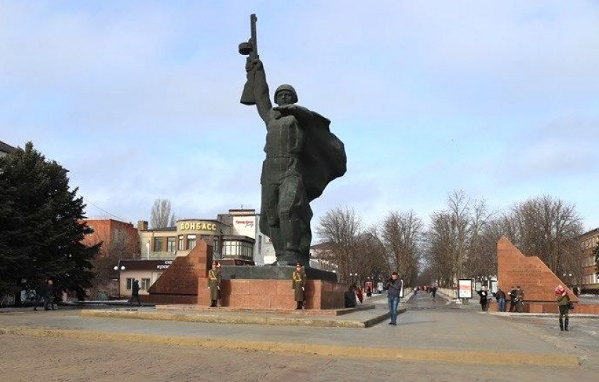 В Шахтах собрались капитально отремонтировать площадь Солдата. Успеют ли до Дня Победы?